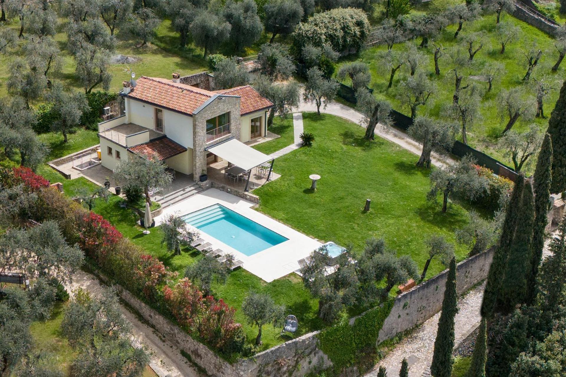 Cipressi - Luxuri Lounge - *